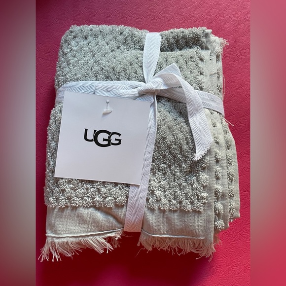 UGG Bath Nwt 6 Ugg Set Of 2 Hand Towels 00 Cotton Model Larissa In